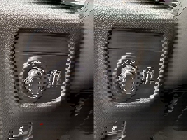 Used 2023 Jeep Grand Cherokee L Laredo image 13