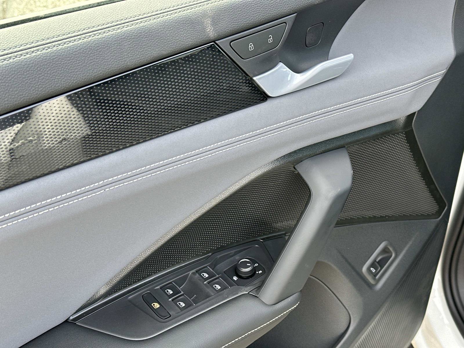 New 2026 Volkswagen Tiguan SE R-Line image 17