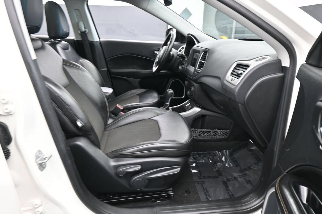 Used 2020 Jeep Compass Latitude FWD image 41