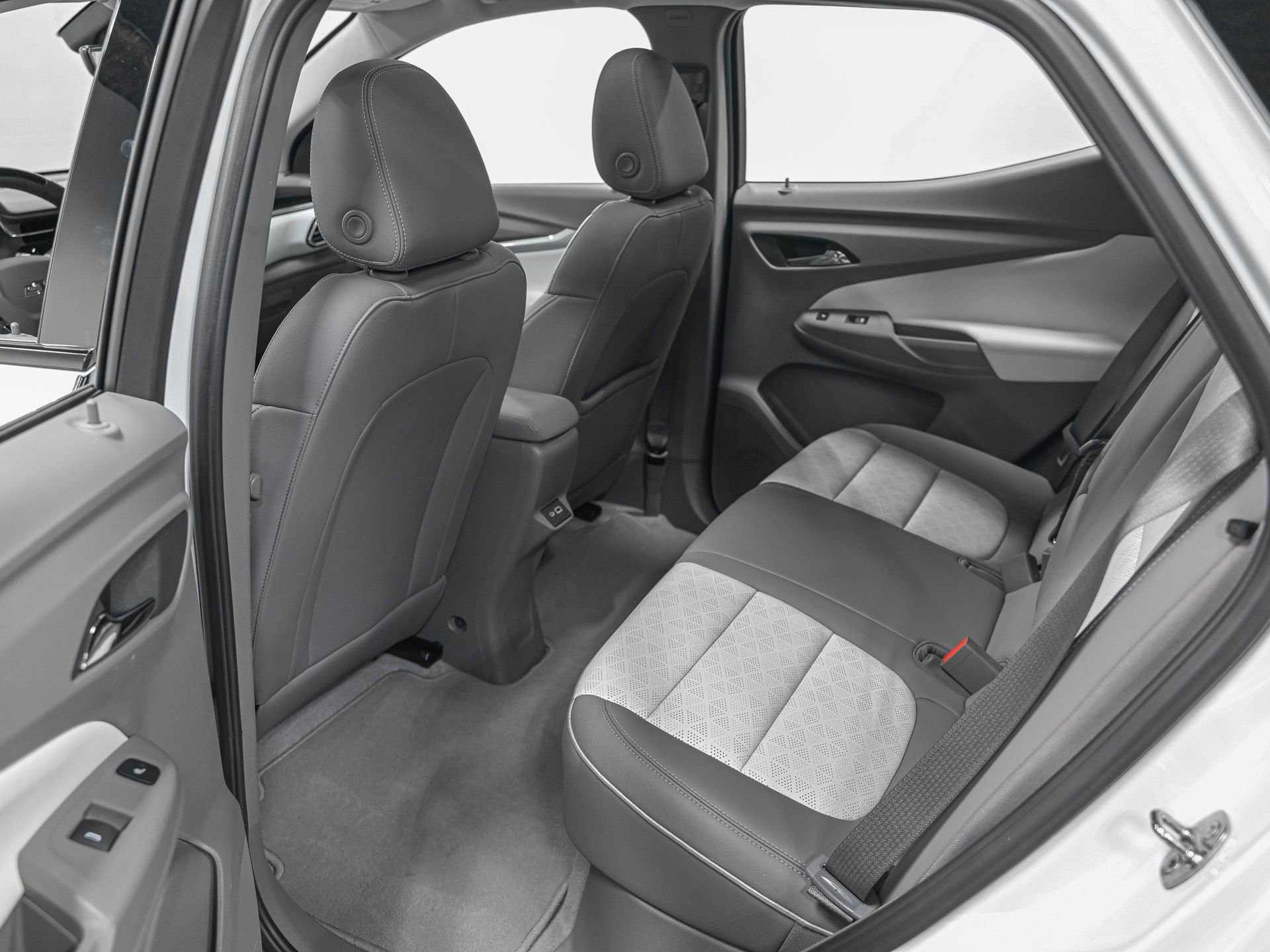 Used 2022 Chevrolet Bolt EUV Premier w/ Sun & Sound Package image 28