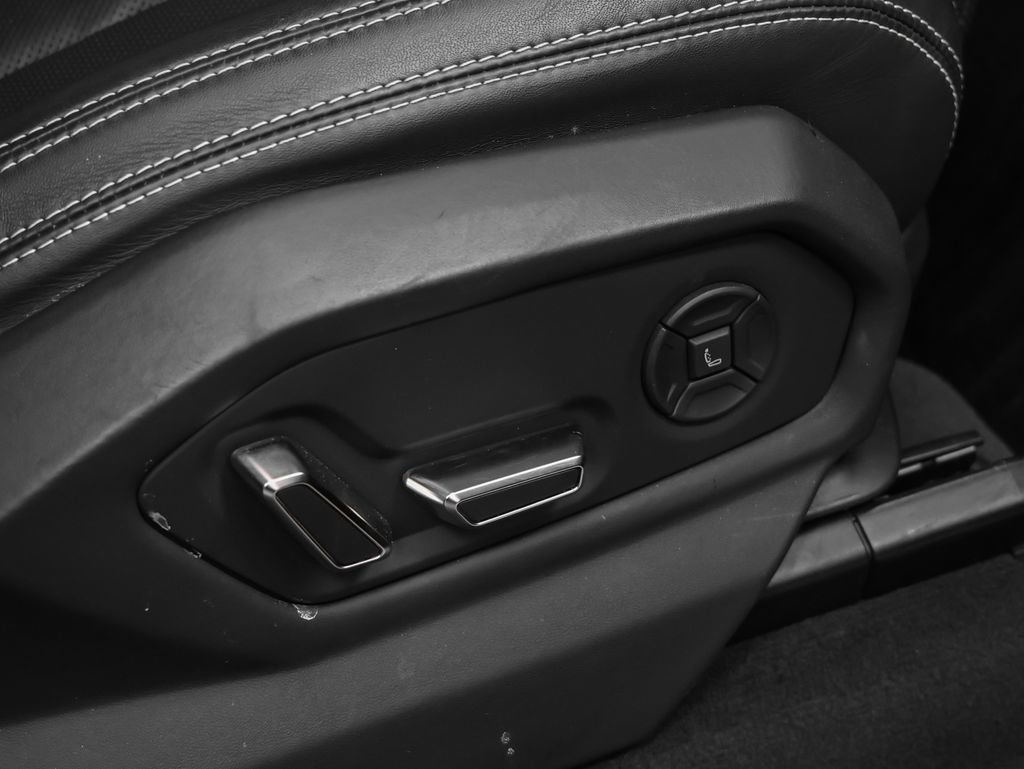 Used 2022 Lamborghini Urus AWD/4WD image 18