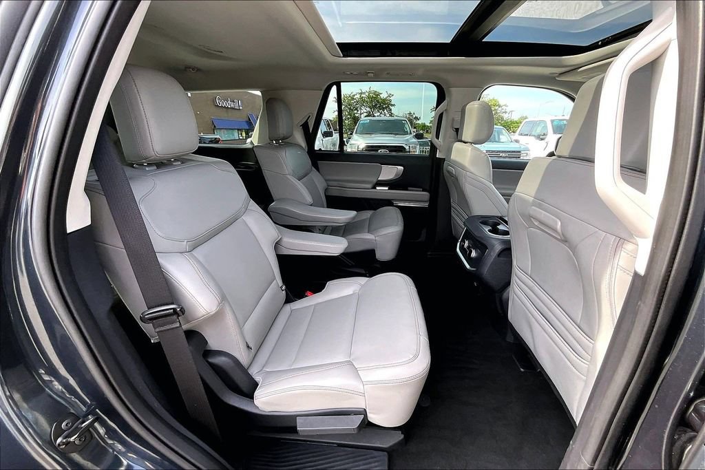 Certified 2025 Ford Expedition Active AWD/4WD image 26
