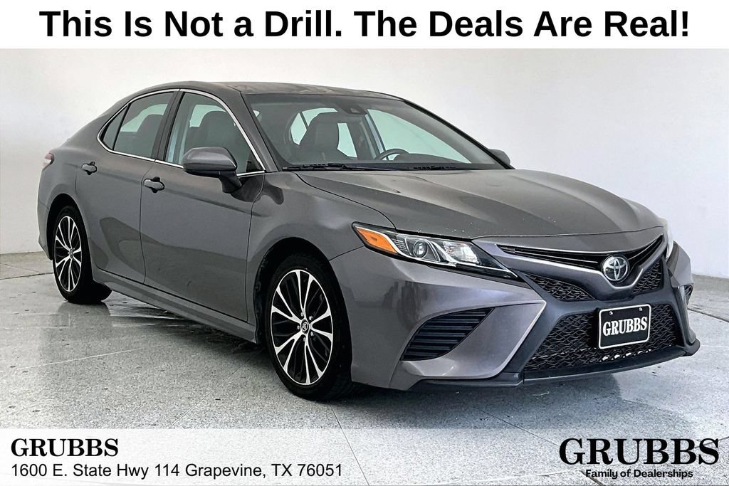 Used 2020 Toyota Camry SE FWD image 1