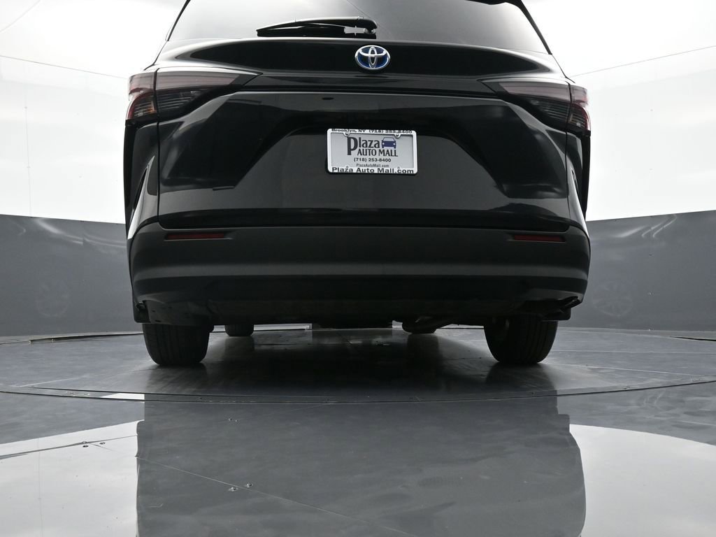 Used 2024 Toyota Sienna LE w/ Protection Package (TMS) AWD/4WD image 27