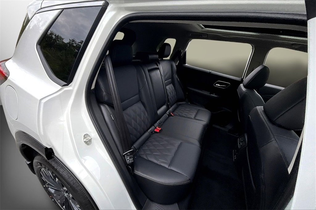 New 2026 Nissan Rogue Platinum image 9
