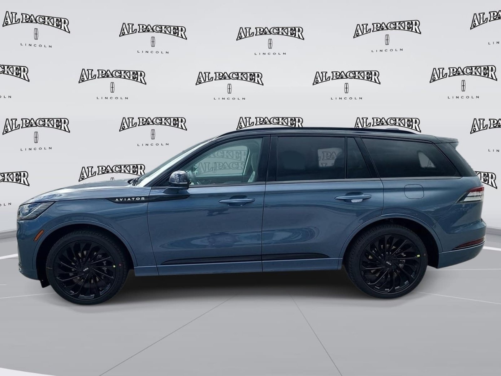 New 2027 Lincoln Aviator Reserve AWD/4WD image 2