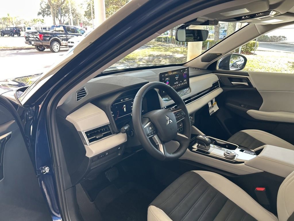 New 2026 Mitsubishi Outlander SE image 6