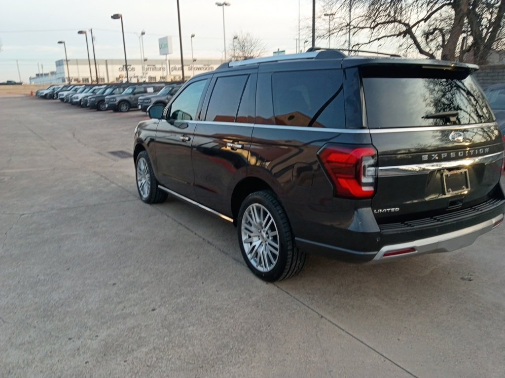 Used 2024 Ford Expedition Limited image 7