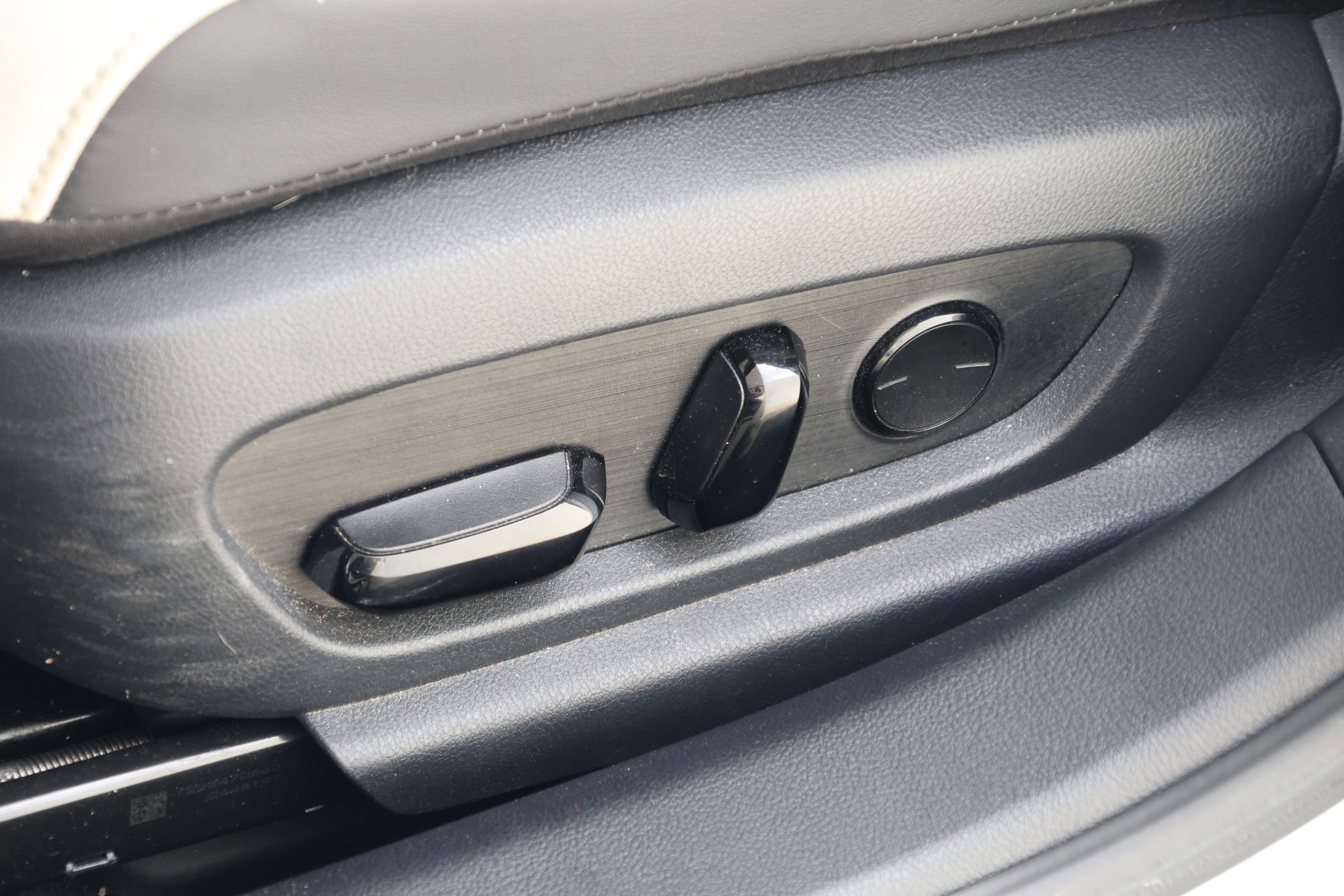 Used 2023 Lexus ES 350 w/ Premium Package image 32