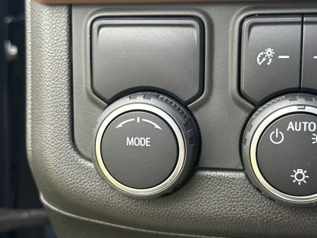 Used 2021 Chevrolet Suburban High Country image 32