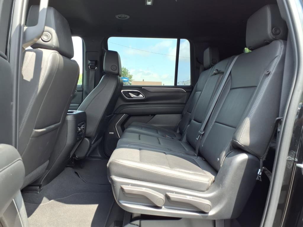 Used 2023 Chevrolet Suburban LT image 13