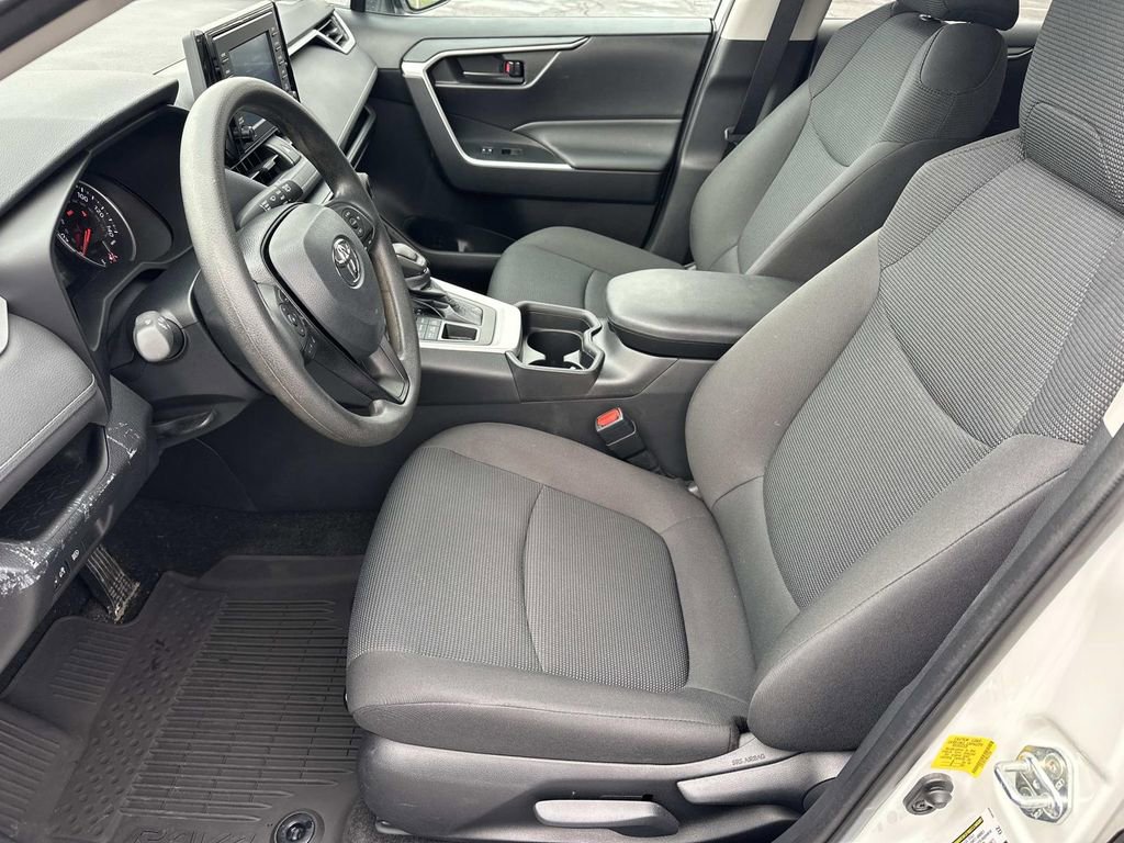Used 2021 Toyota RAV4 LE image 19