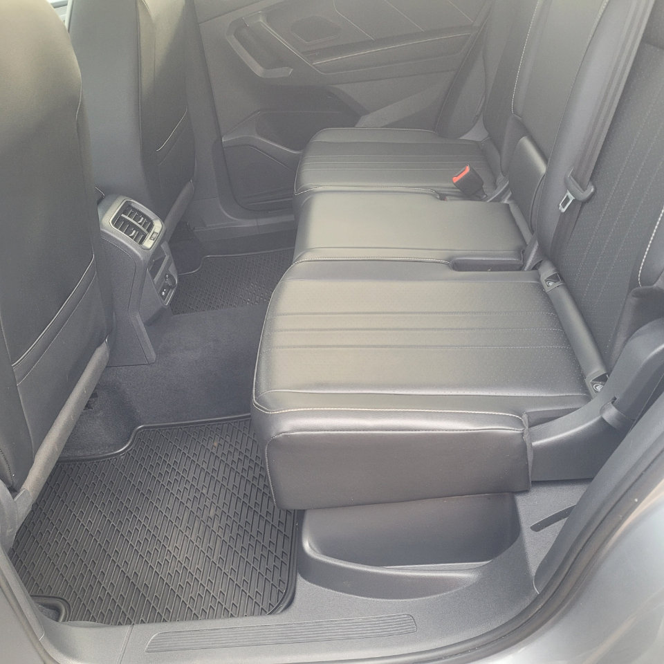 Used 2022 Volkswagen Tiguan SE image 34