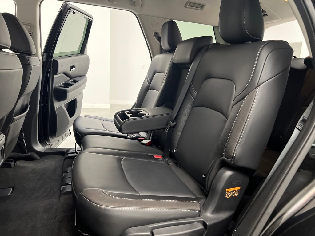 Used 2025 Nissan Pathfinder SL image 13