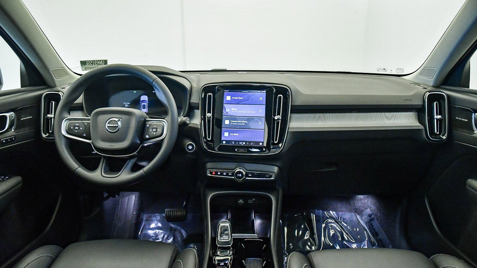 Certified 2025 Volvo XC40 B5 Ultra w/ Climate Package image 14