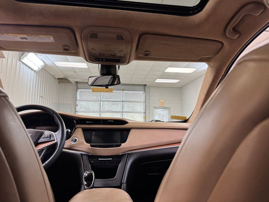 Used 2017 Cadillac XT5 Platinum w/ Driver Assist Package image 25