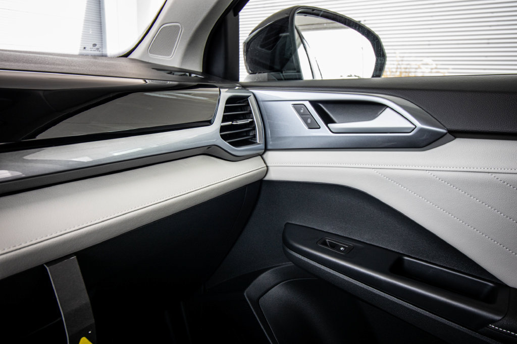 New 2026 Volkswagen Taos SEL AWD/4WD image 30