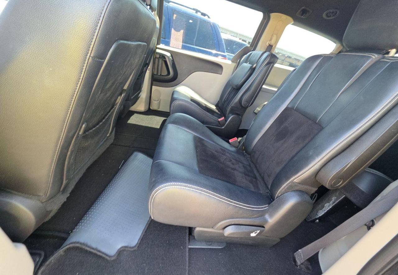 Used 2018 Dodge Grand Caravan SXT FWD image 16