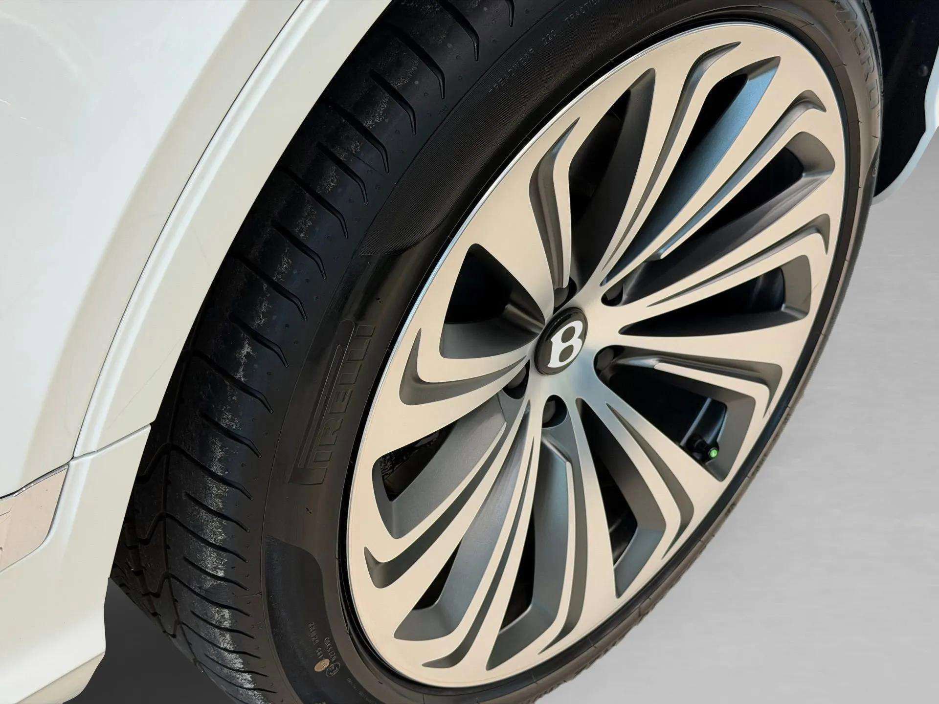New 2025 Bentley Bentayga image 51