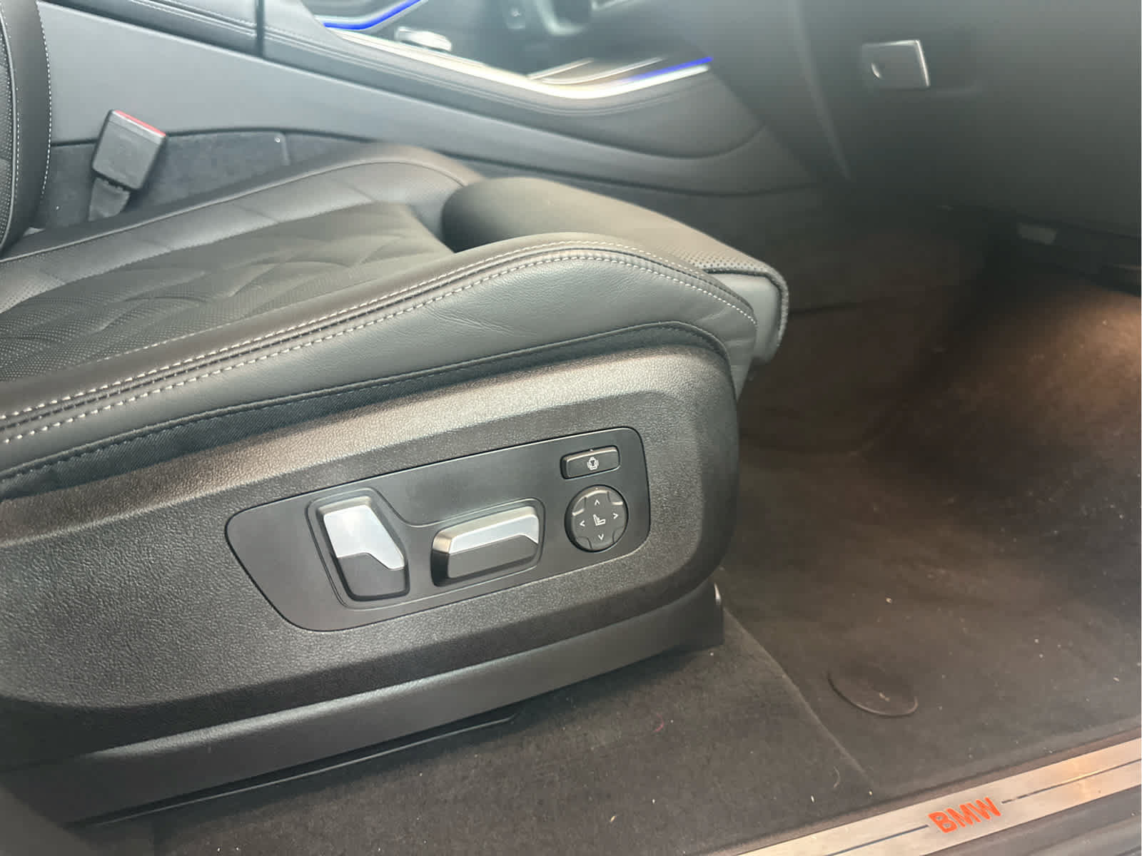 Used 2024 BMW X5 xDrive40i w/ Premium Package AWD/4WD image 17