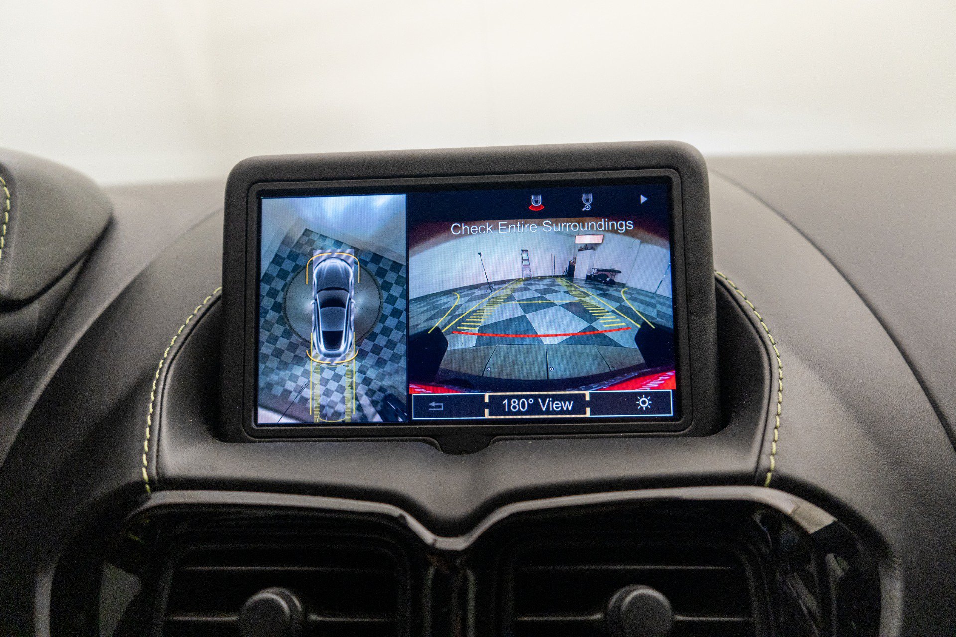 Used 2019 Aston Martin V8 Vantage Coupe RWD image 32