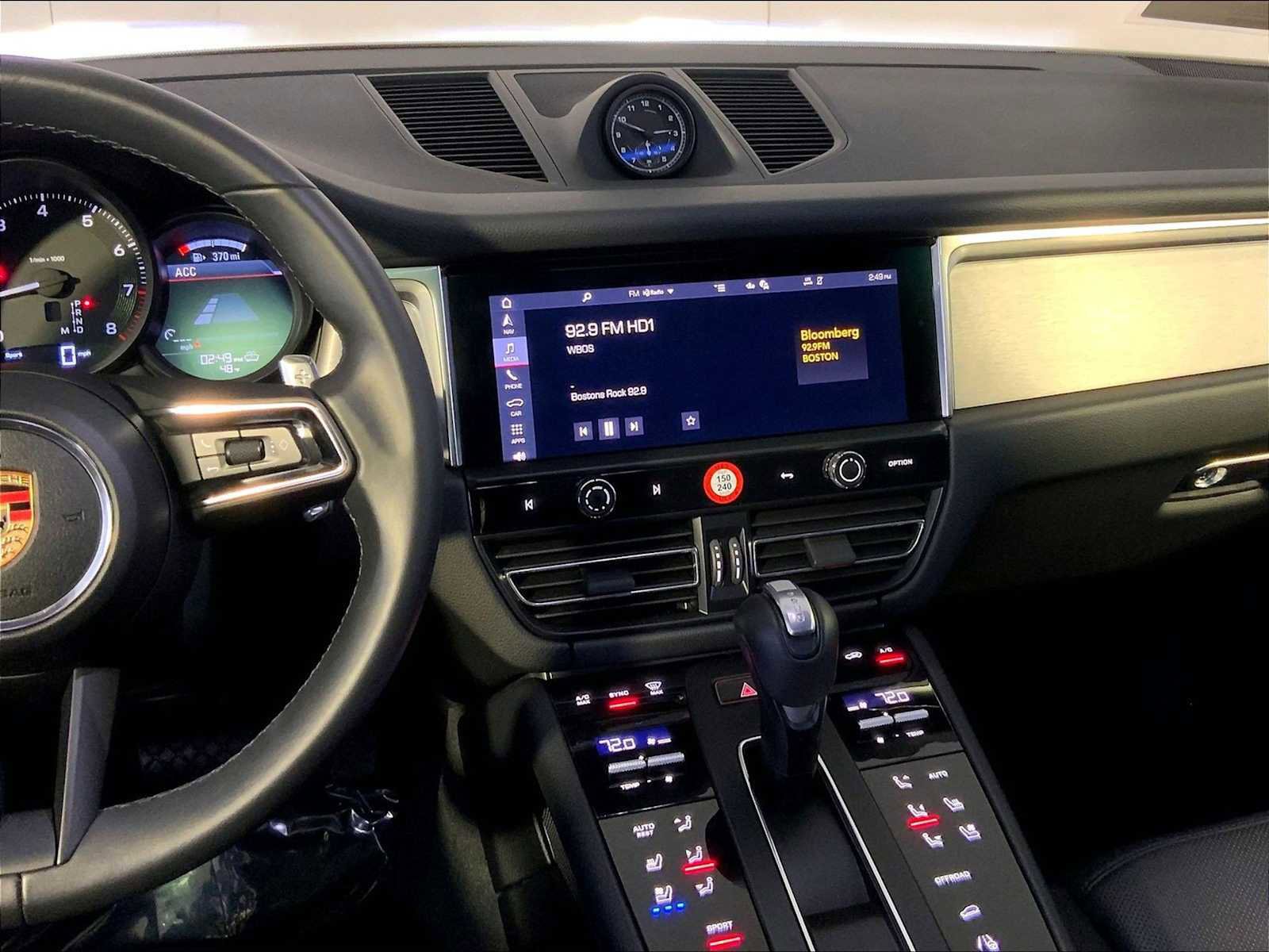 Certified 2025 Porsche Macan image 16