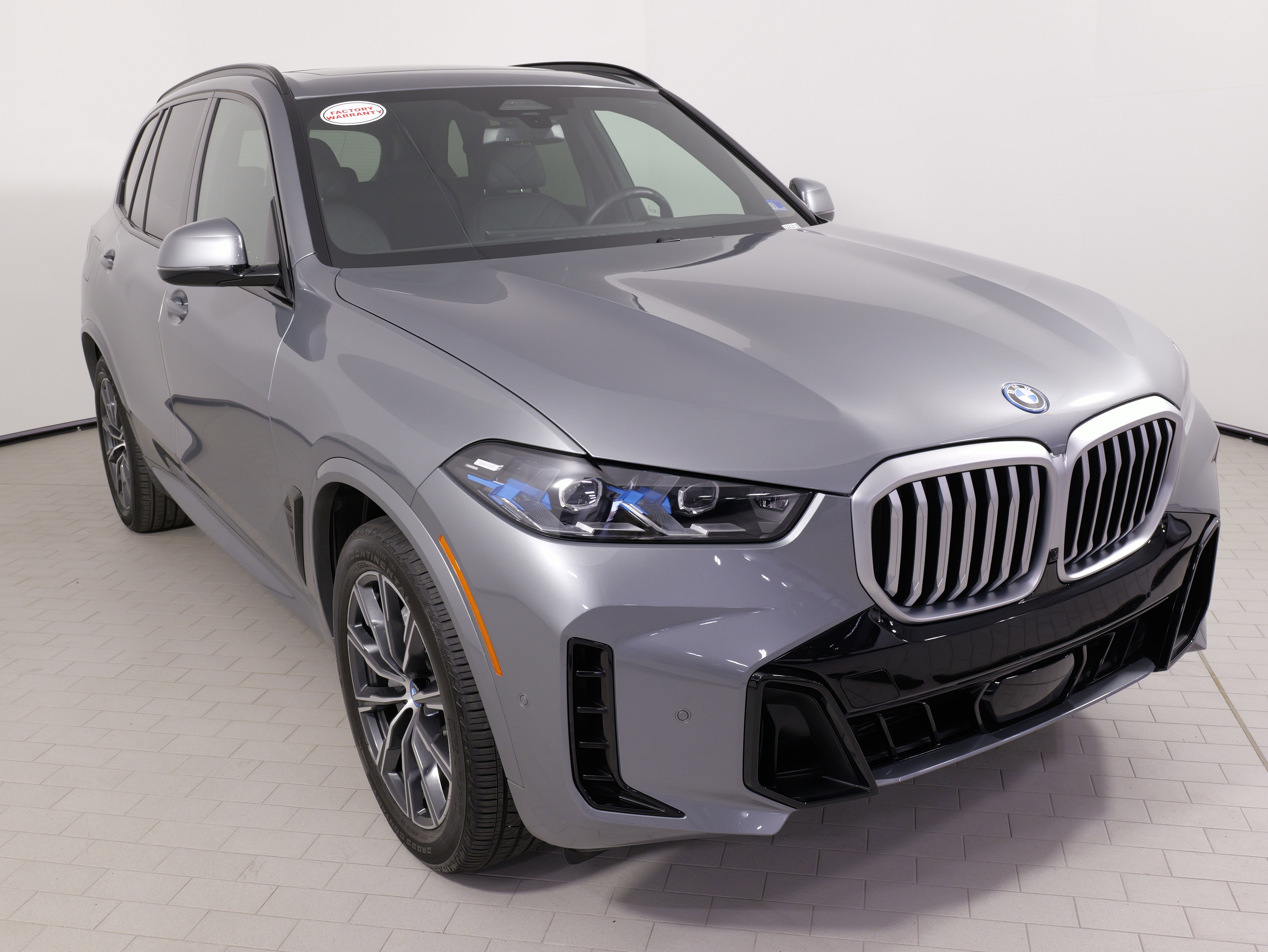 Used 2025 BMW X5 xDrive50e w/ M Sport Package AWD/4WD image 5
