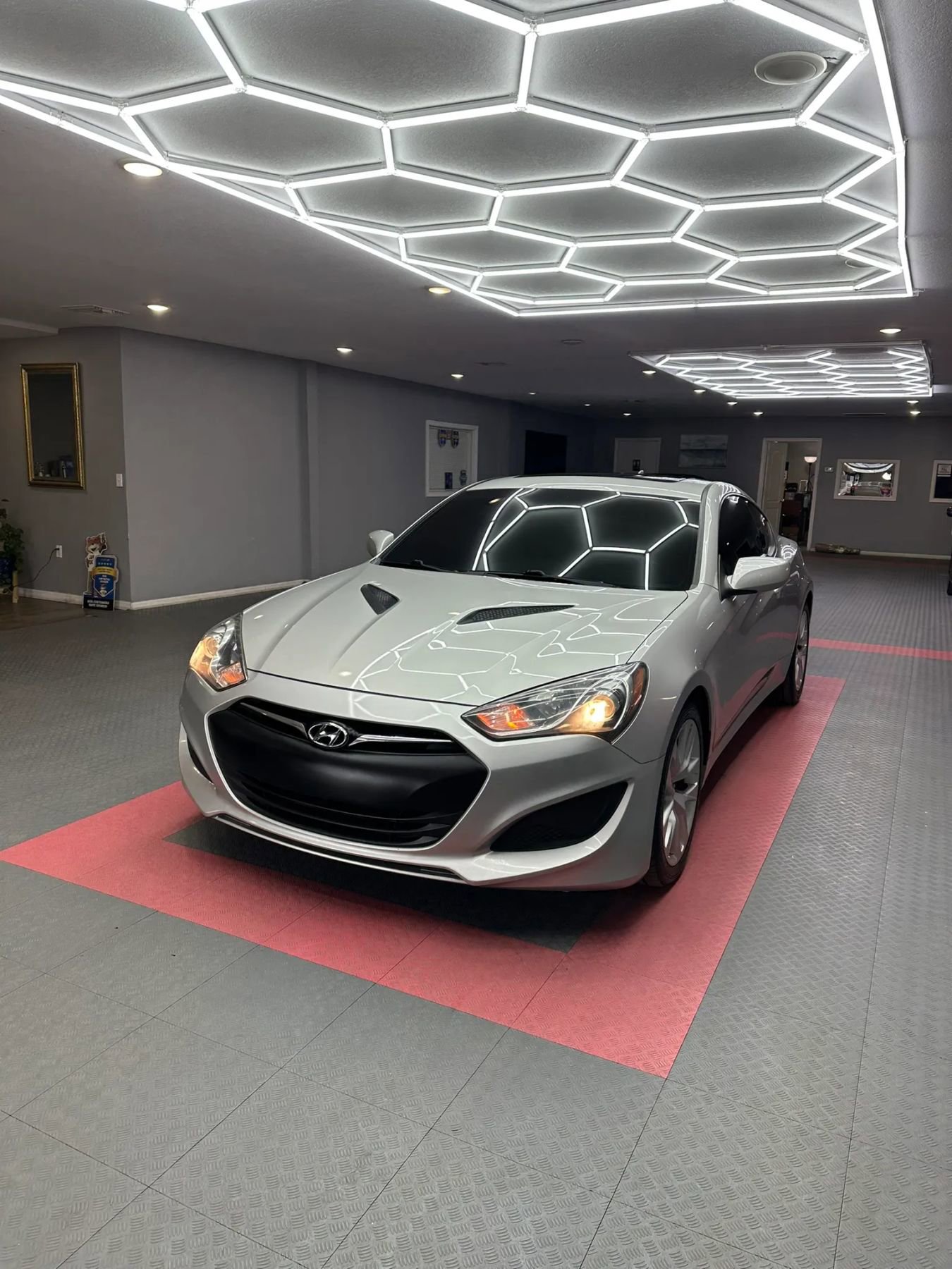 Used 2013 Hyundai Genesis 2.0T RWD image 2