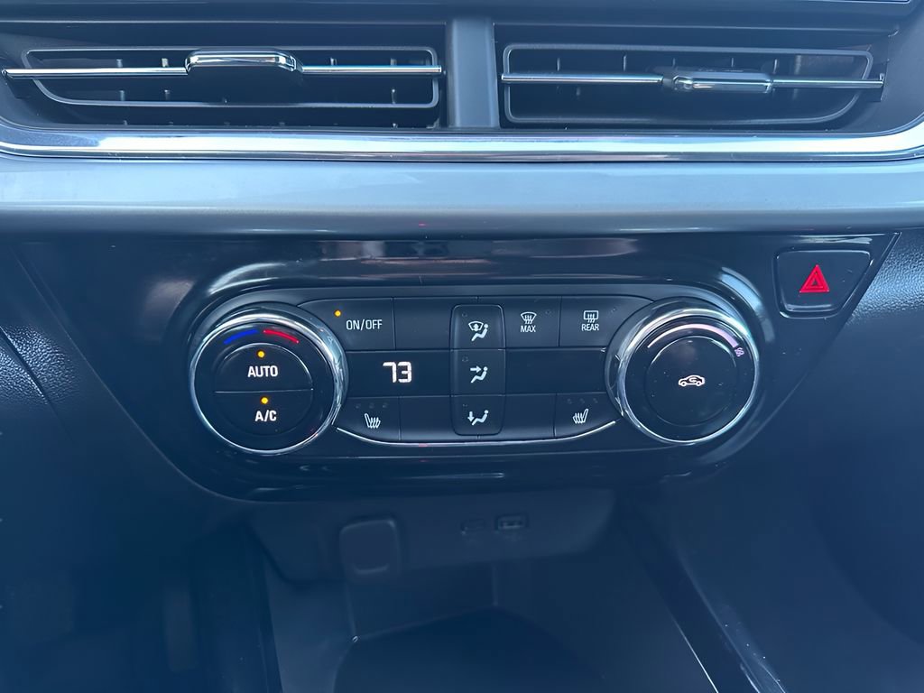 Used 2025 Chevrolet Trax LT w/ LT Convenience Package image 19