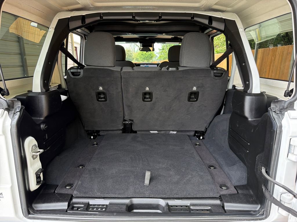 Used 2024 Jeep Wrangler Sahara image 34