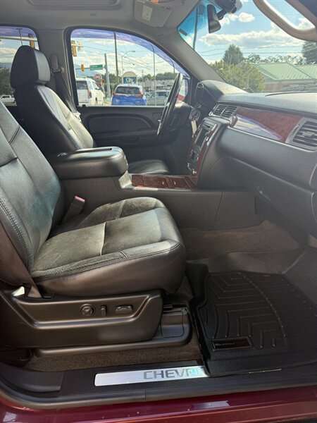 Used 2009 Chevrolet Avalanche LTZ AWD/4WD image 34