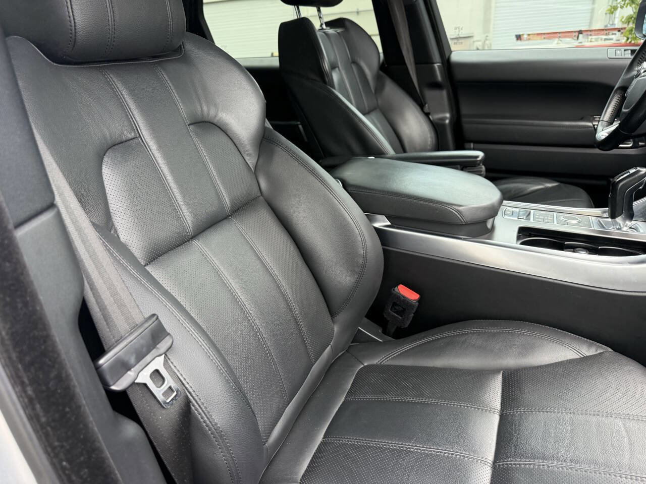 Used 2016 Land Rover Range Rover Sport SE AWD/4WD image 9