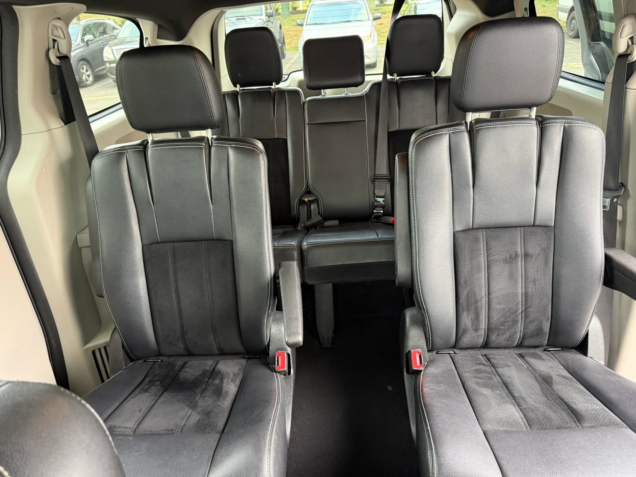 Used 2018 Dodge Grand Caravan SXT FWD image 16