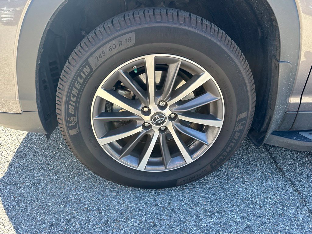 Used 2019 Toyota Highlander XLE FWD image 9