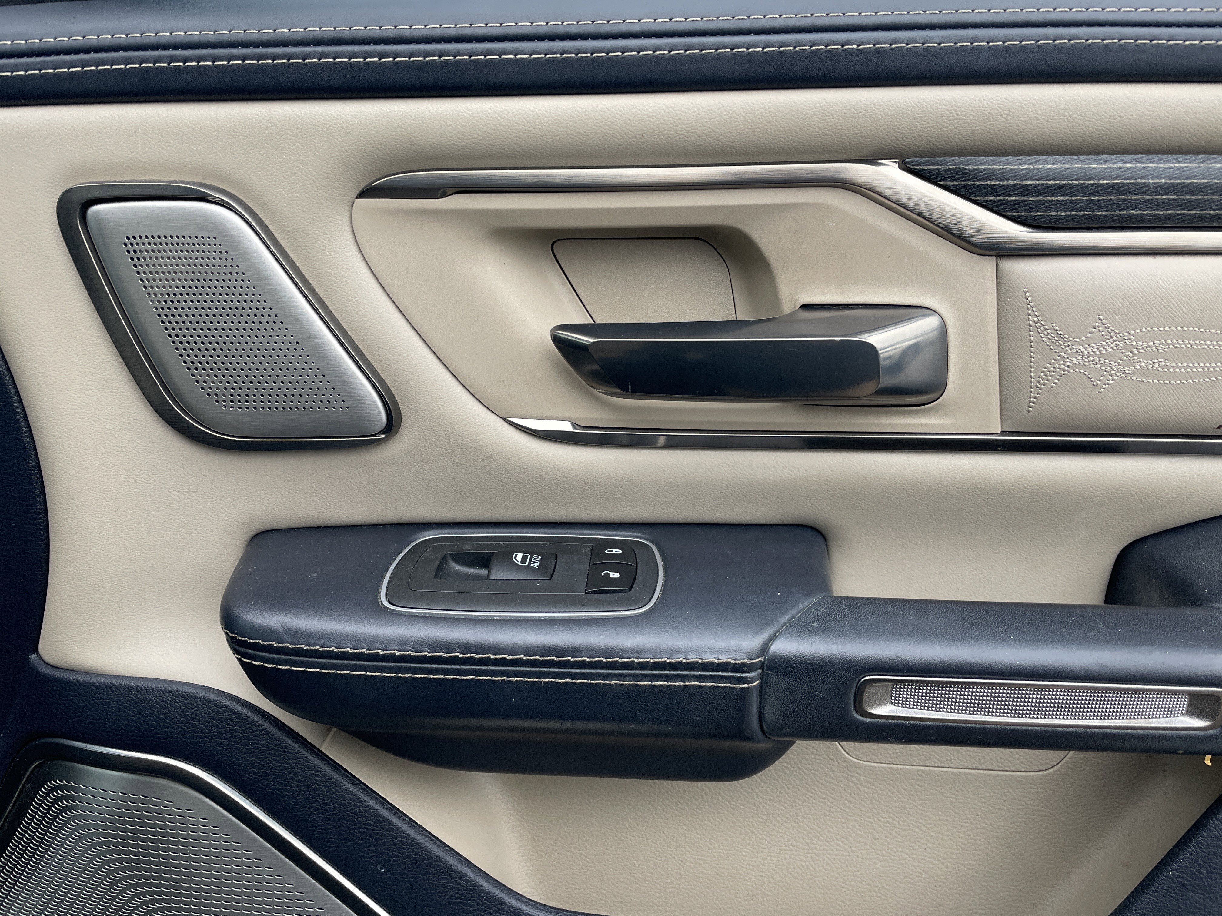 Used 2020 RAM 1500 Limited image 11