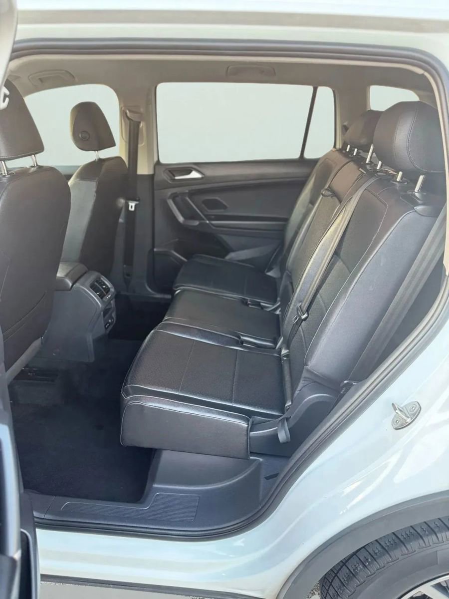 Used 2020 Volkswagen Tiguan SEL image 27