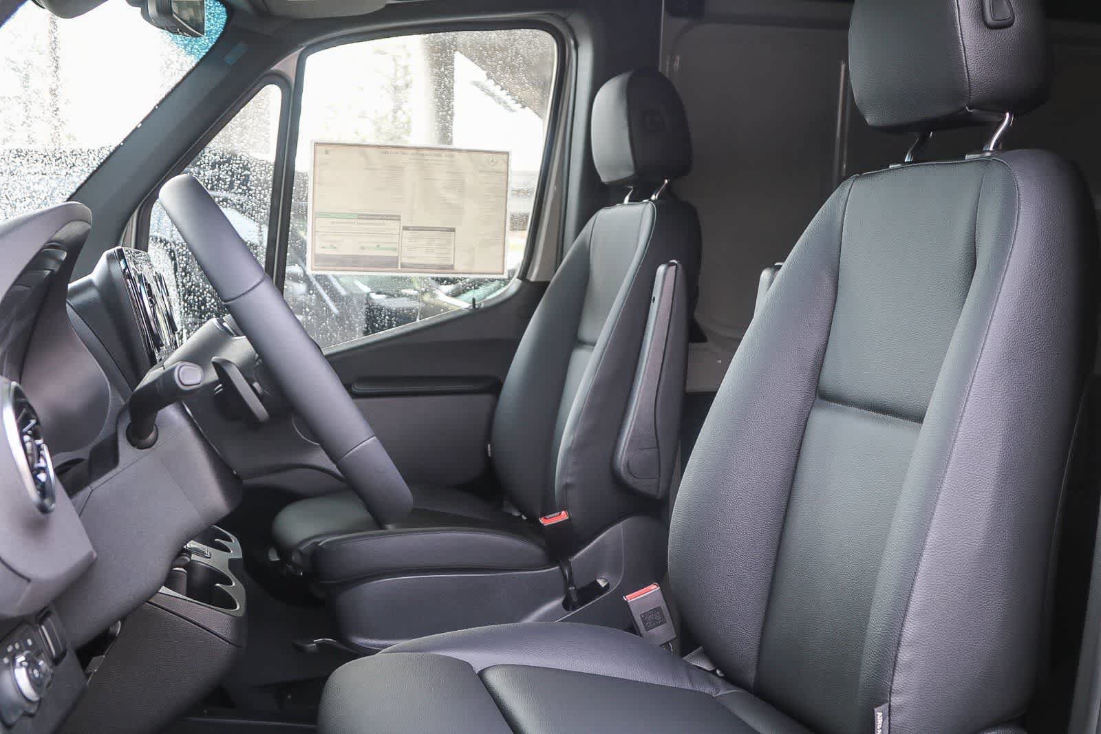 Used 2024 Mercedes-Benz Sprinter 2500 image 16