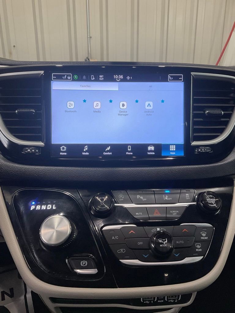 Used 2024 Chrysler Pacifica Touring-L image 19