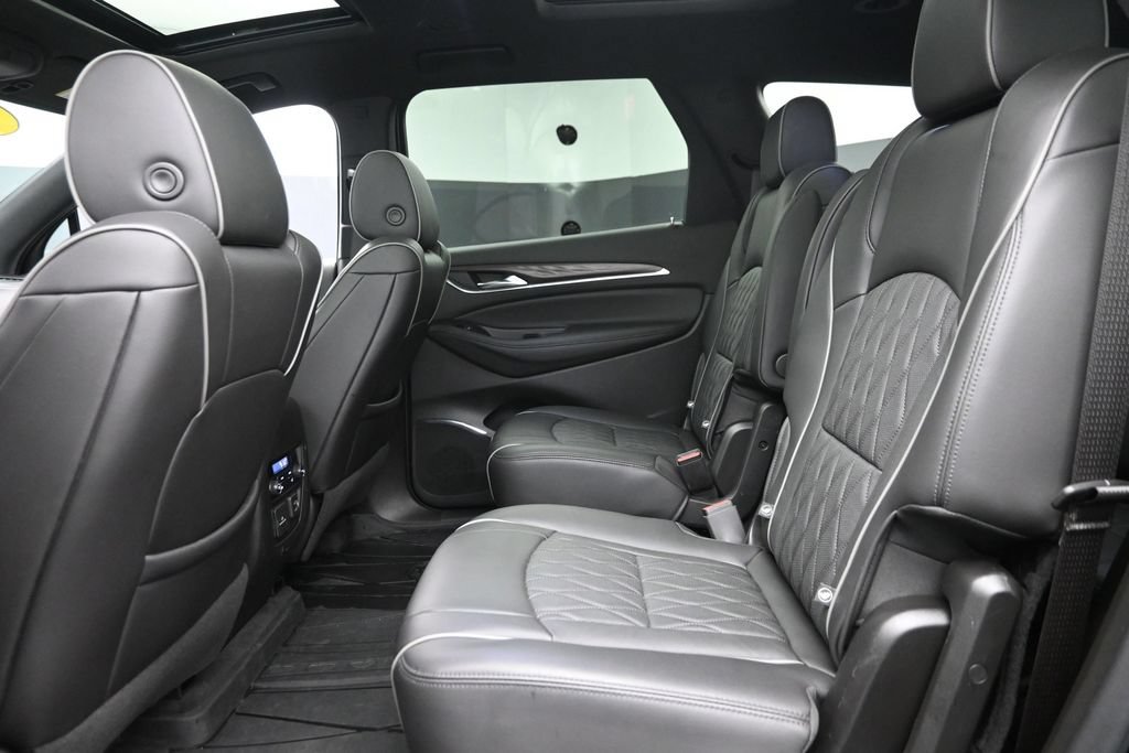 Used 2022 Buick Enclave Avenir w/ Avenir Technology Package AWD/4WD image 14