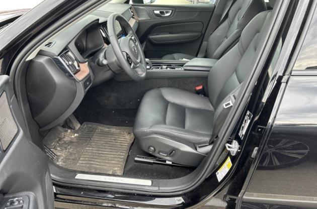 Used 2024 Volvo XC60 B5 Plus w/ Climate Package AWD/4WD image 9