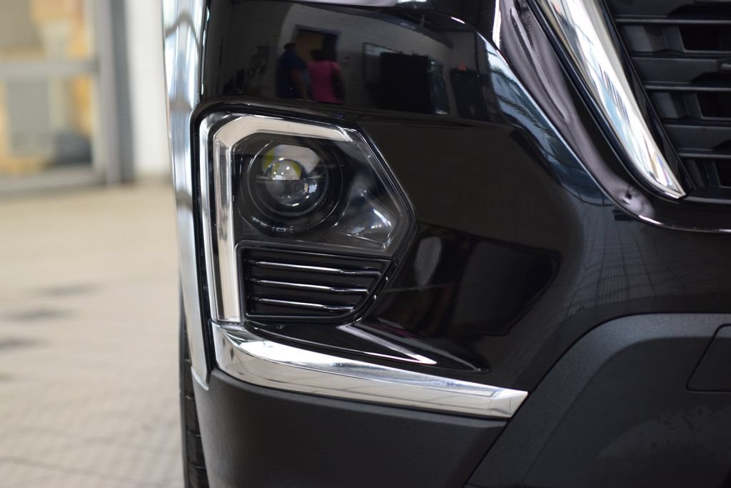 Used 2023 Chevrolet Traverse LS w/ Safety Package FWD image 14
