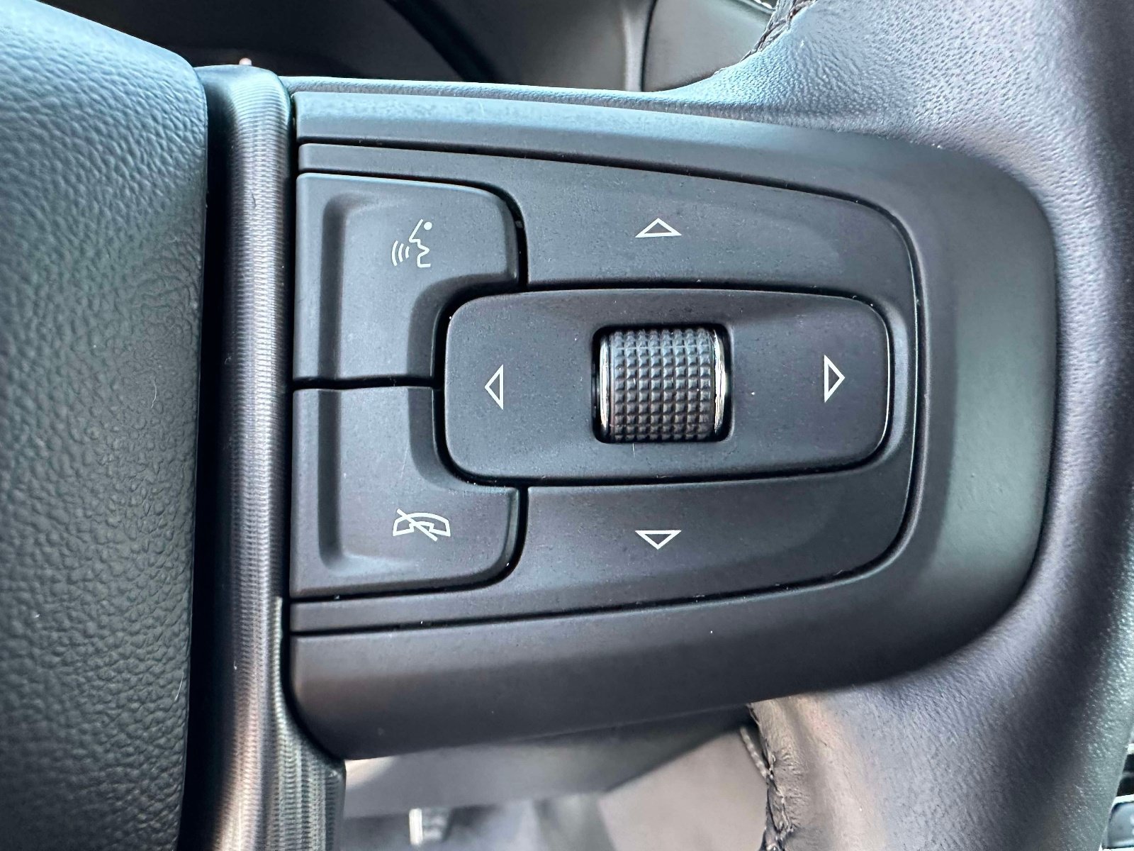 Used 2023 GMC Yukon Denali Ultimate w/ LPO, Floor Liner Package AWD/4WD image 15