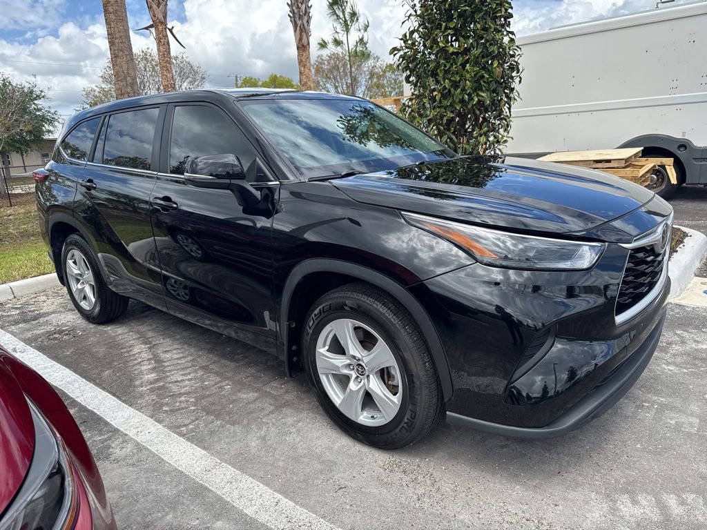 Used 2023 Toyota Highlander L image 3