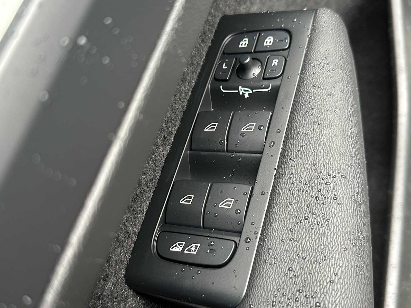 New 2026 Volvo XC40 B5 Ultra w/ Climate Package image 21