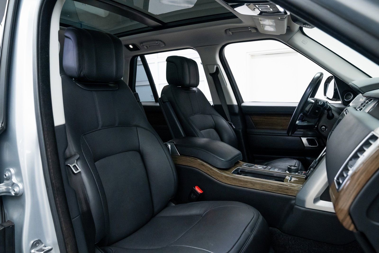 Used 2019 Land Rover Range Rover Supercharged AWD/4WD image 24