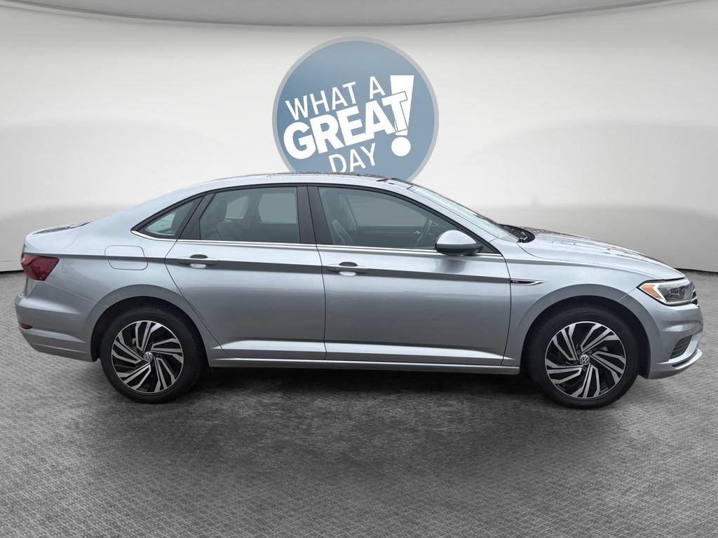 Used 2021 Volkswagen Jetta SEL FWD image 2