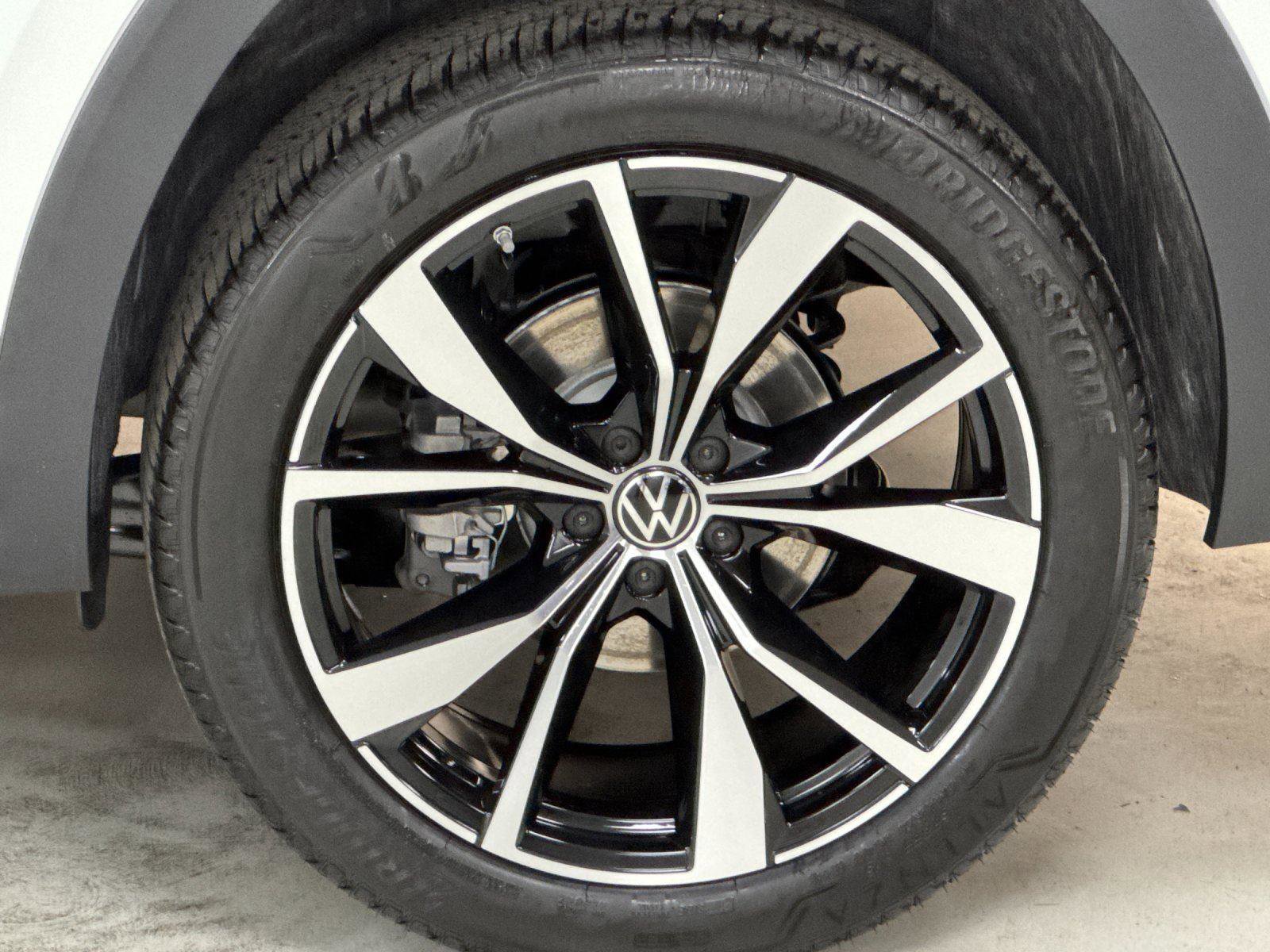 New 2026 Volkswagen Atlas Cross Sport SEL Premium R-Line AWD/4WD image 25
