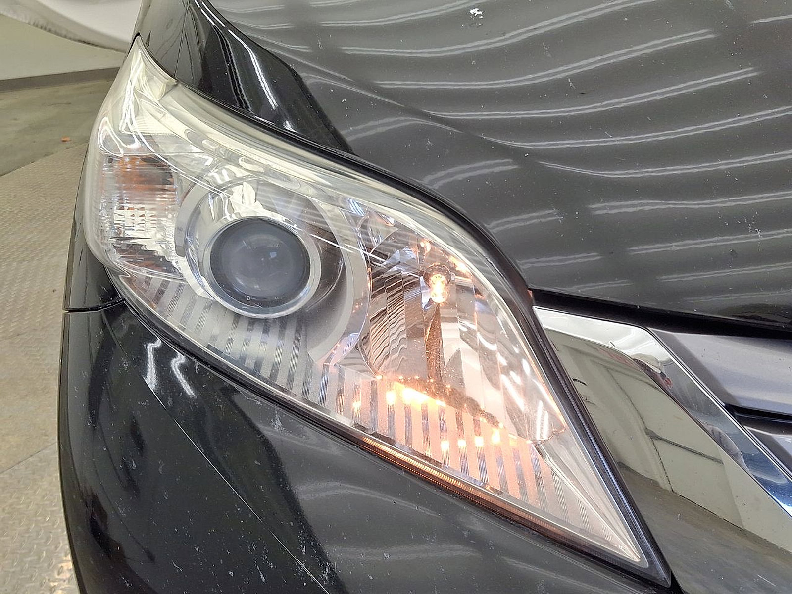 Used 2015 Toyota Sienna XLE w/ XLE Navigation Package FWD image 28