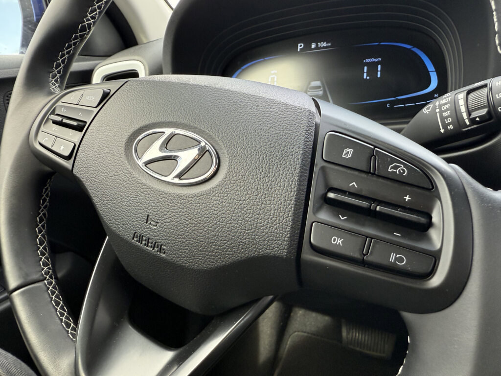 Used 2023 Hyundai Venue Limited w/ Cargo Package image 20