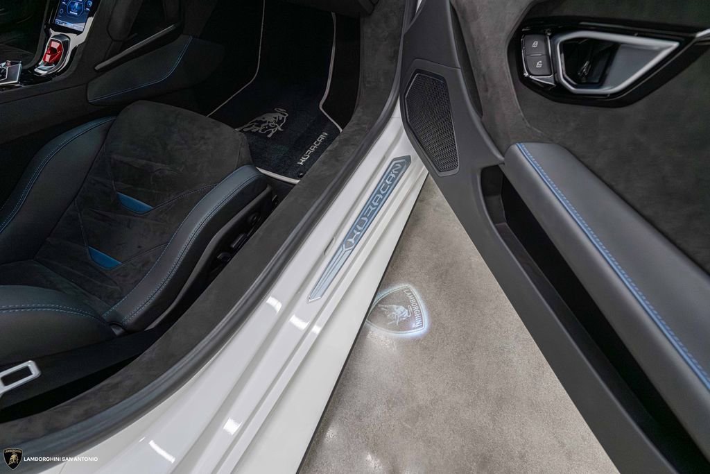 Used 2023 Lamborghini Huracan Tecnica image 28